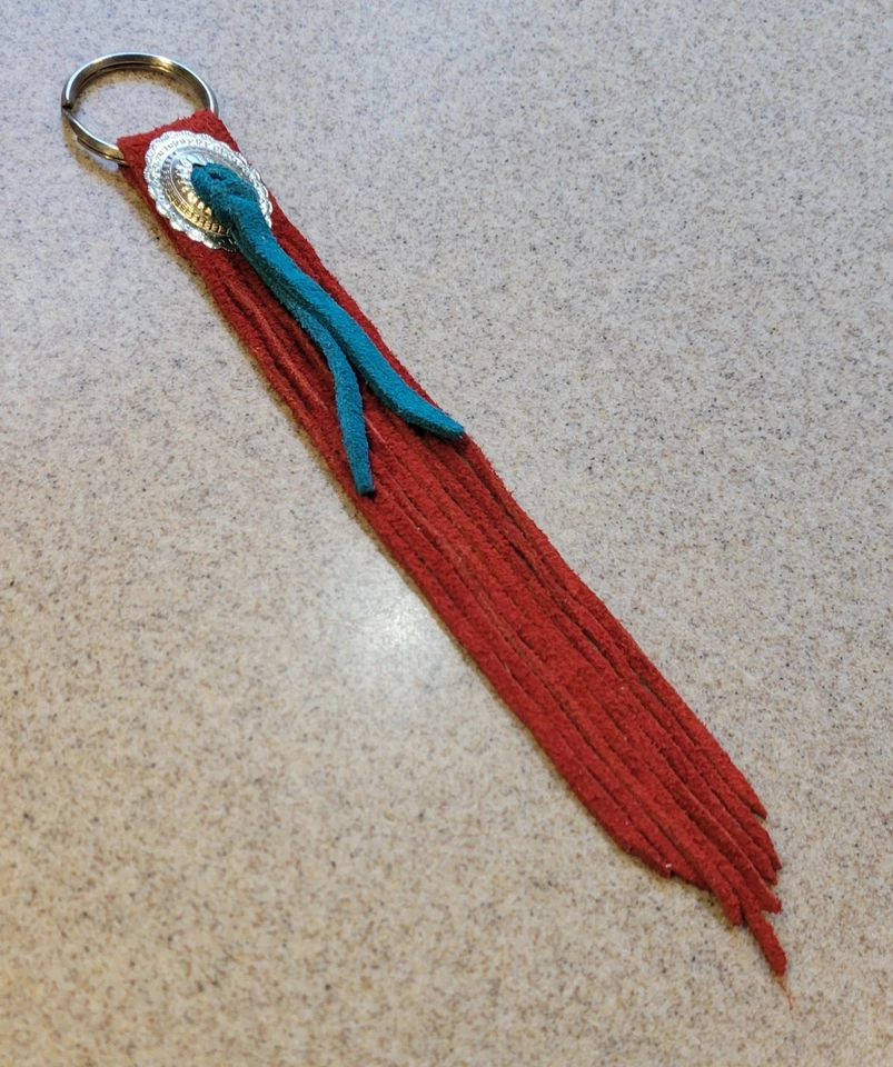 复古 Western Concho 吊坠麂皮绒皮革 10 英寸长条纹流苏钥匙扣 — 第 2/4 张图片