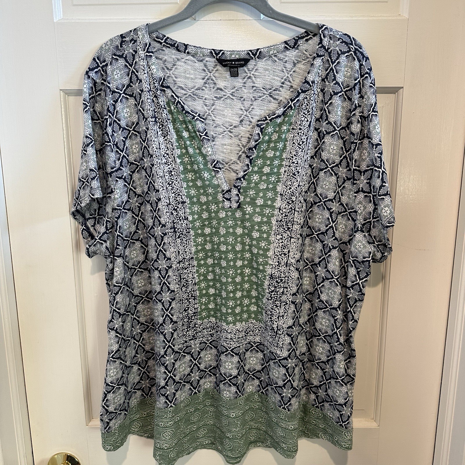 Lucky Brand Women's 2XL  Short Sleeve Print Top Split V Neck