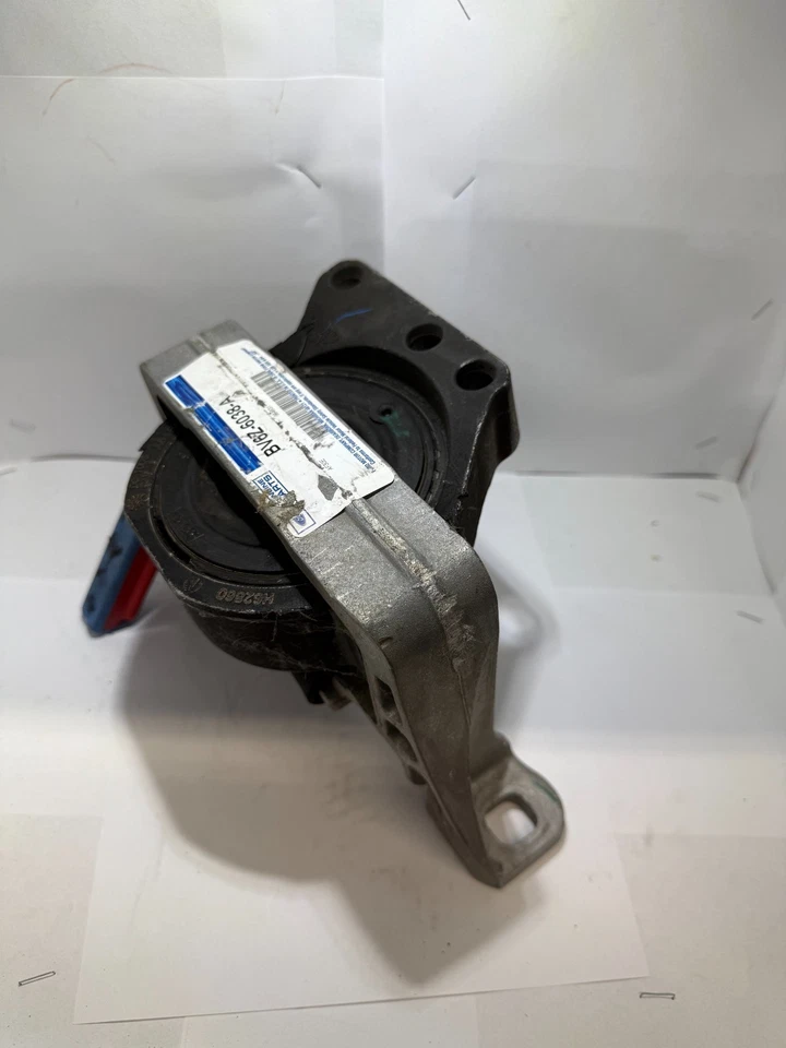 Montaje superior del motor BV6Z-6038-A Ford Focus ST (lado del pasajero) Foto 2 de 4