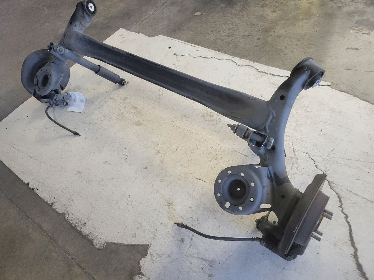 2016-2017 Kia Rio Rear Axle Load Beam w/ Spindle 55100-1W610 | eBay