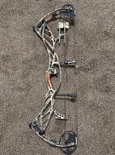 Hoyt Defiant 34 Compound Bow Right Hand Camo Bow Hunting 