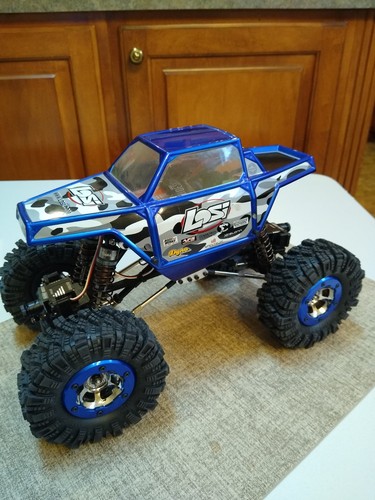 Losi 118 mini rock crawler working G2U