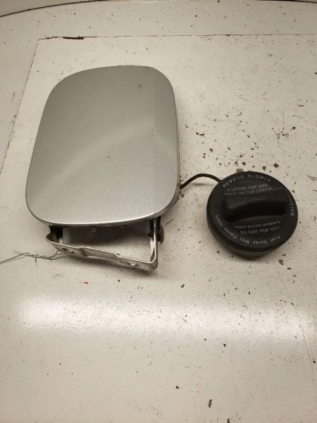 E500 2004 Fuel Filler Door 1122859 - Image 2 of 4