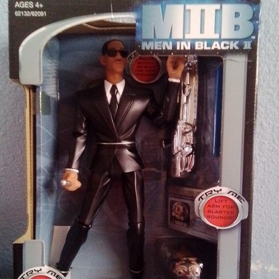 Hasbro Men in Black II Talking Agent J Action Figure w/ Frank the Pug & Blaster