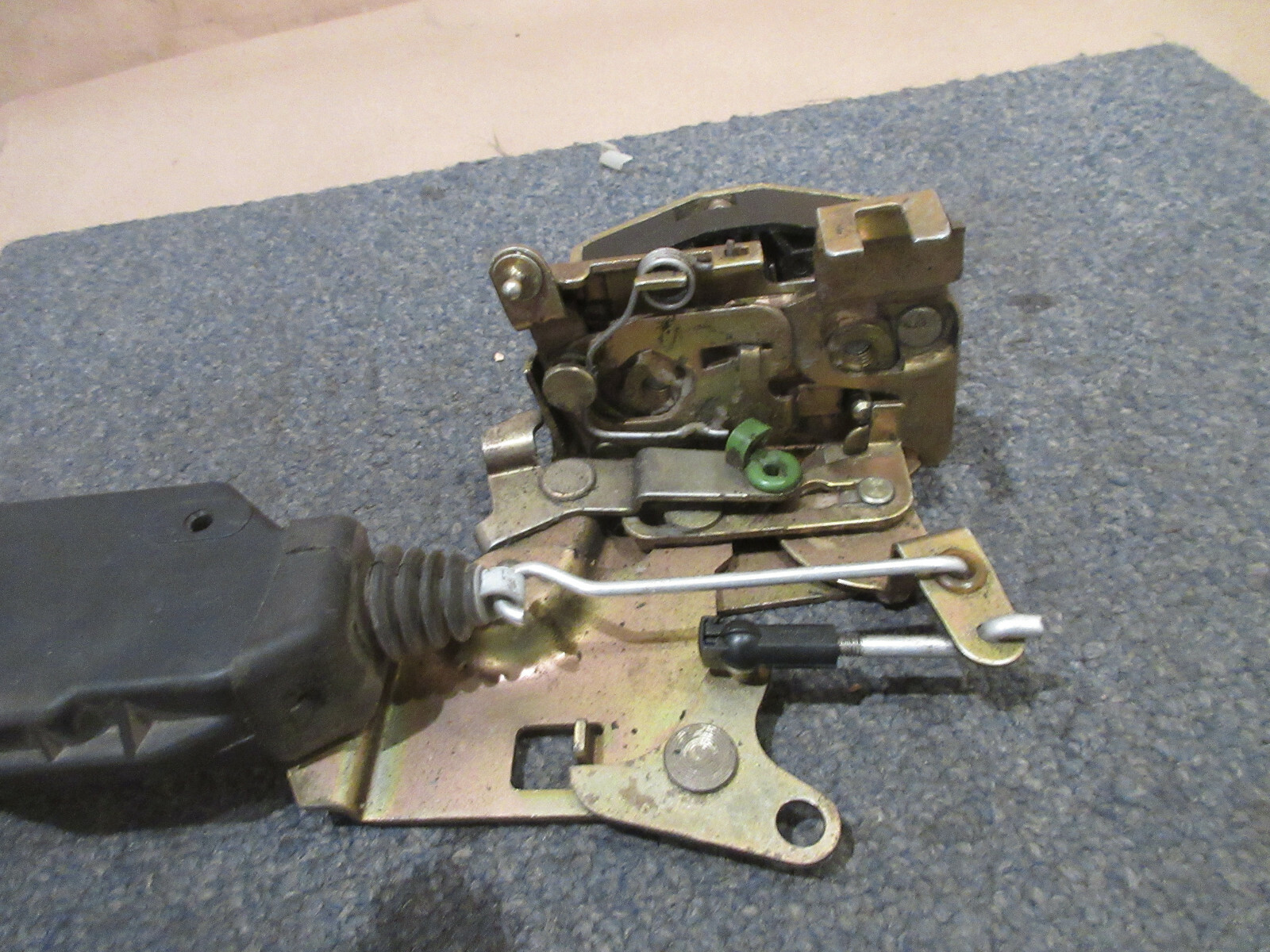 Ferrari Testarossa, 512TR  RH Door Latch Actuator Assy  - P/N 61506100 