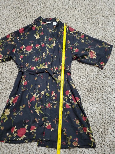 Secret Treasures Short Kimono Semi Sheer Robe Black Floral Ladies Size Small - Picture 4 of 6