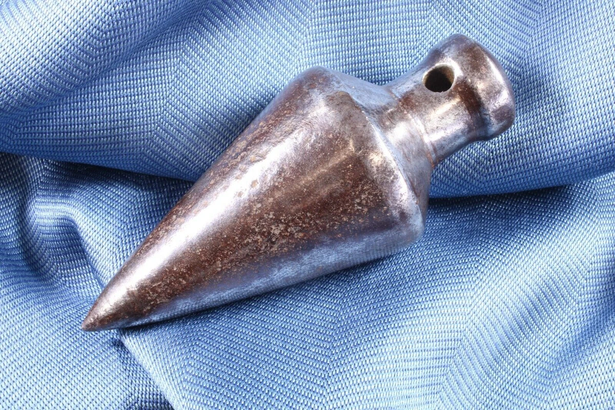 Large iron plumb bob. Strange. 18th century Large iron plumb bob. rare. S.XVIII