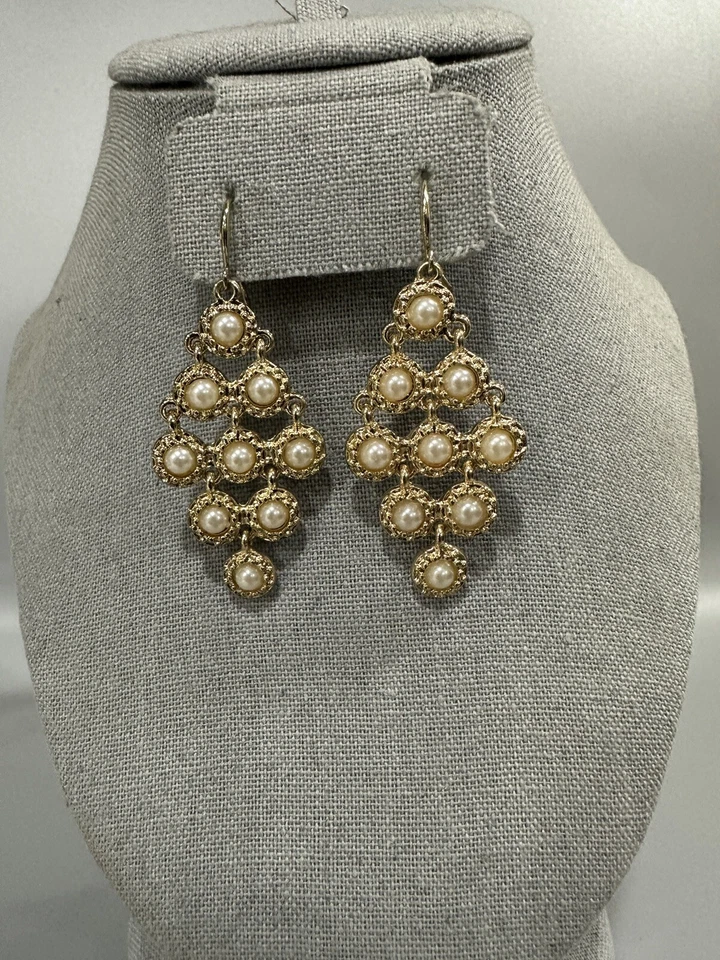 Pendiente colgante Amrita Singh imitación perla poste gancho de pescado perforado caída de 2,25"  Foto 3 de 4