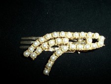 LADIES VINTAGE HAIR CLIP WITH CREAM COLOR FAUX PEARLS IN GOLD TONE PRE-OWNED