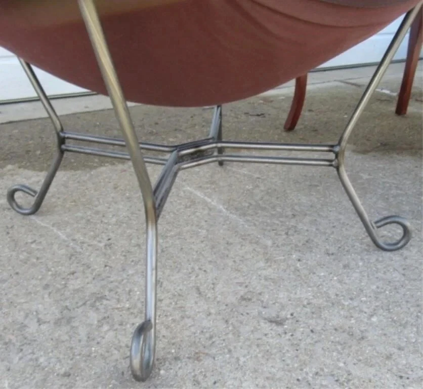 HOWARD ELLIOTT MCM Avanti Puf Desplazamiento Cuero Marrón Necana Marco Titanio Silla Foto 3 de 4