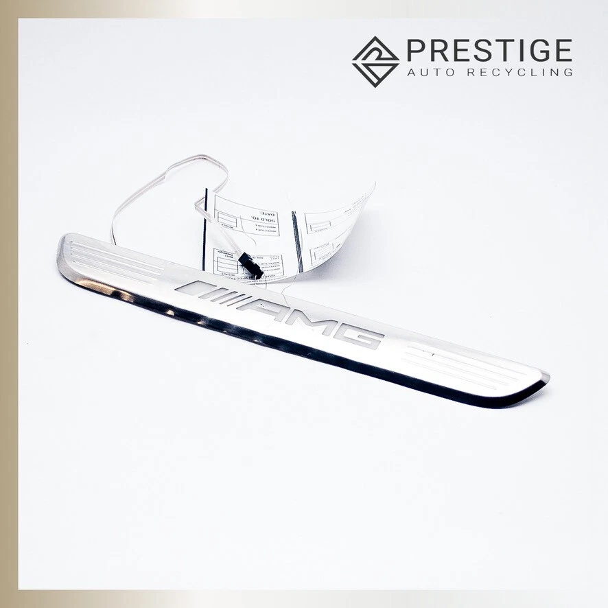 15 Cubierta de umbral de puerta delantera derecha iluminada LED MERCEDES-BENZ C63 AMG A2056802335 Foto 2 de 4