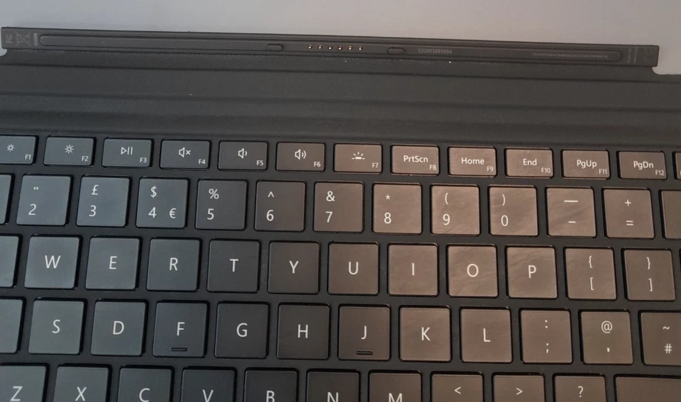 Microsoft 1725 Surface Pro 4 /5 / 6 / 7  Type Cover Keyboard British/English [6B - Image 2 of 4
