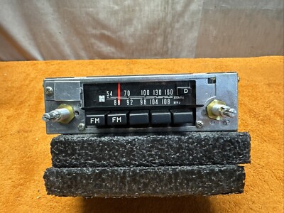 DWN #45 Vintage 1970 s Toyota Original AM/FM Push Button Stereo 86120-20190 NOS