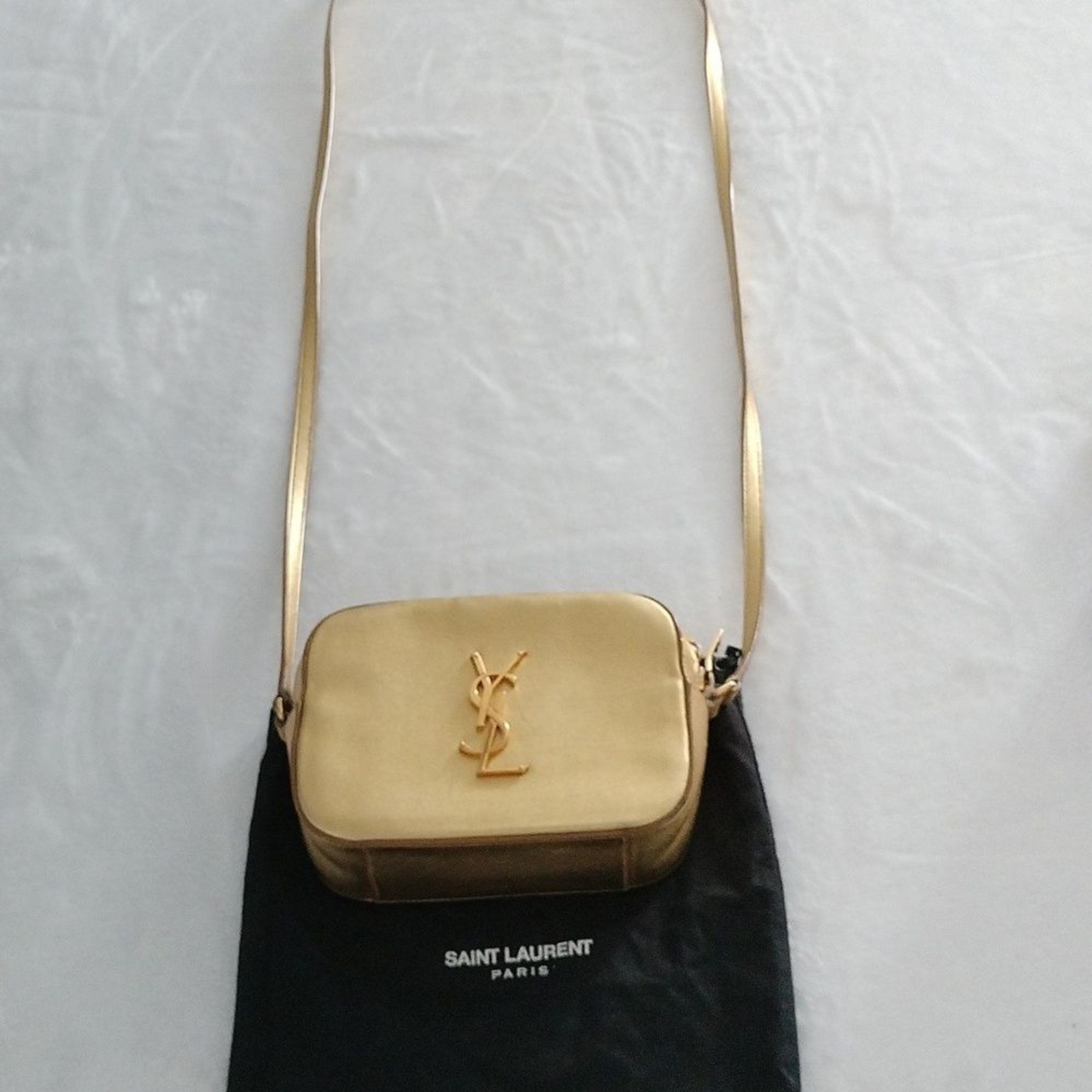Borsa a tracolla classica Saint Laurent in pelle dorata