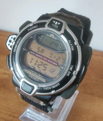 Seiko Ski Thermo S821-6000 LCD Digital Watch (S820)