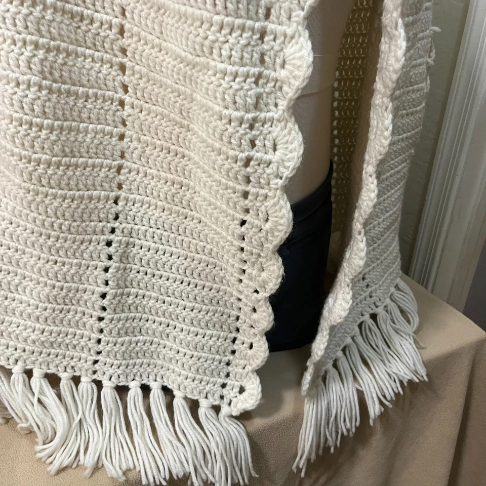 Poncho Abuela Chic Tejido a Mano Crochet Flecos Crema Botones Dorados Talla Única Chal Foto 4 de 4