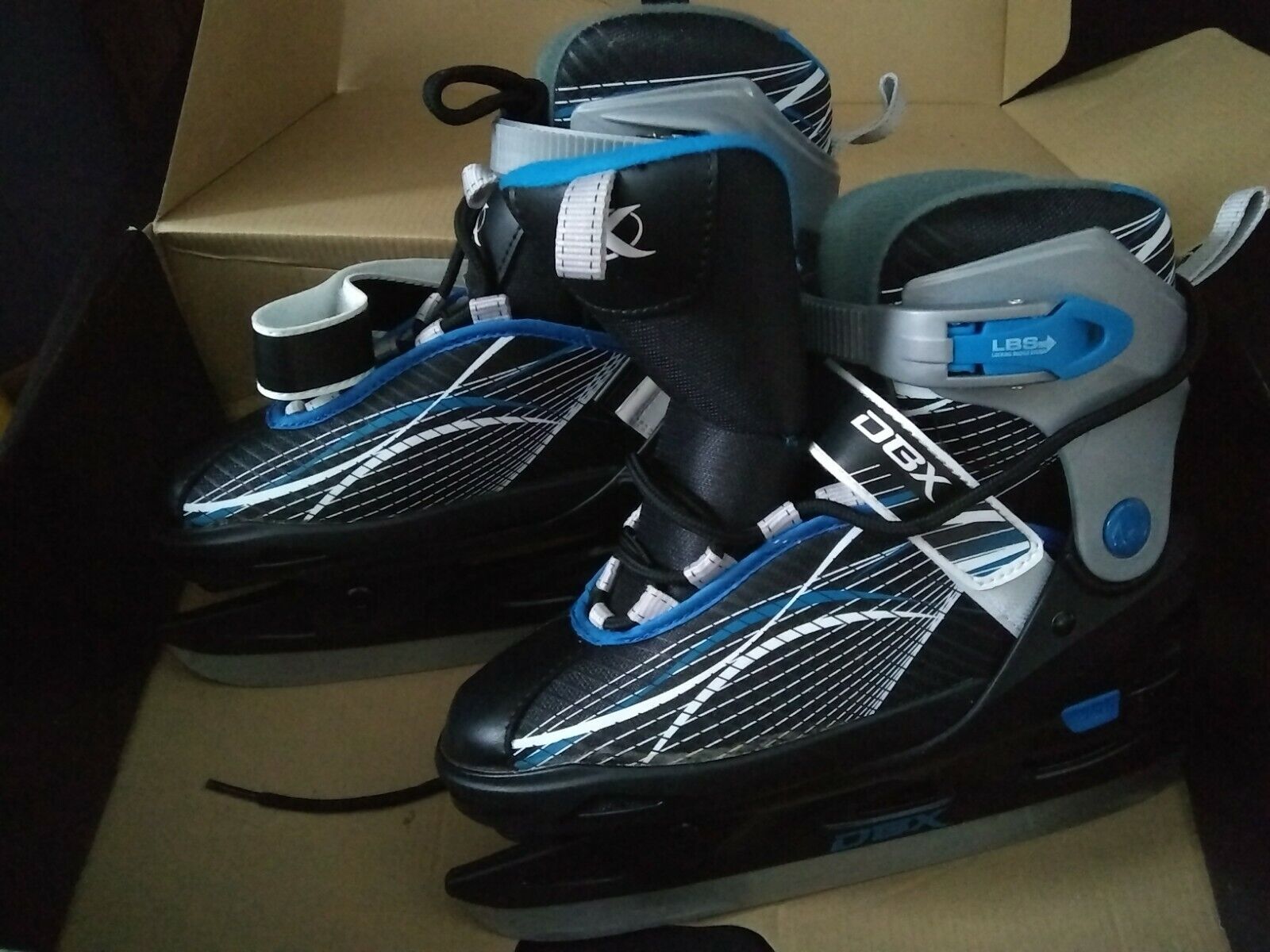 注目ショップ・ブランドのギフト DBX Boys Adjustable 完成品 Skates Ice