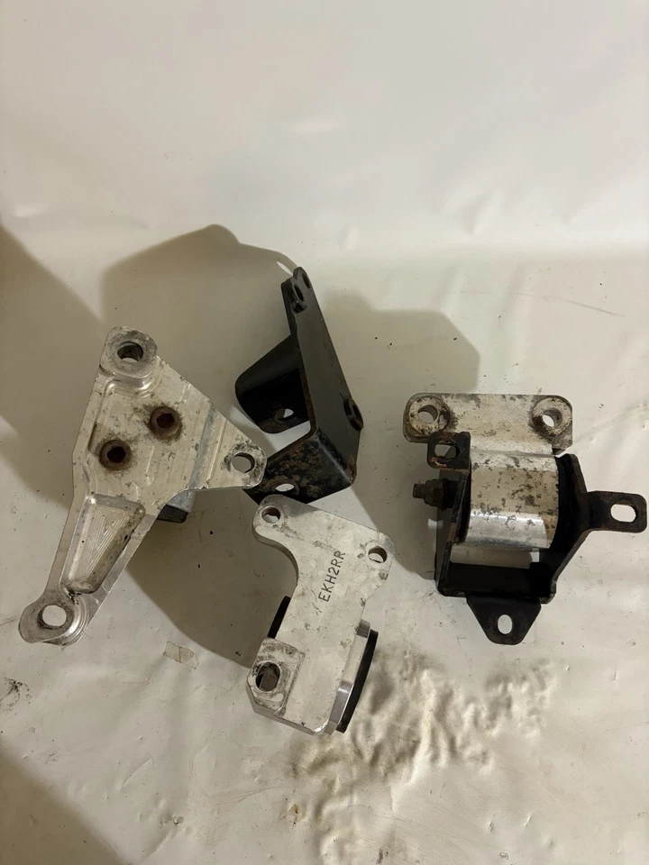 Hasport H22 To EK Engine Mounts - Image 4 of 4