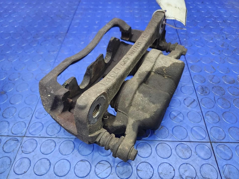 Оригинальный суппорт заднего тормоза в сборе для правой стороны пассажира 09–18 Dodge Ram 2500 3500 - Изображение 3 из 4