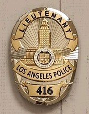 Insignia metálica réplica del teniente Columbo del programa de televisión de los años 70 #416