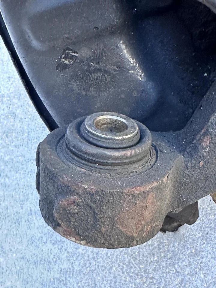 Lexus LS400 1998 lado del pasajero derecho nudillo trasero buje Foto 4 de 4