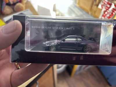 NISSAN Skyline GT-R (R34) V Spec II  - Midnight purple - MotorHelix 1:64
