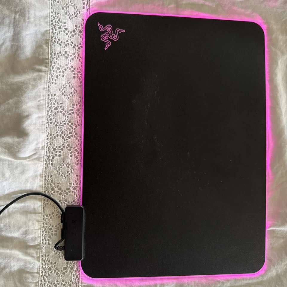 Alfombrilla de ratón para juegos Razer Firefly V2 Foto 3 de 4