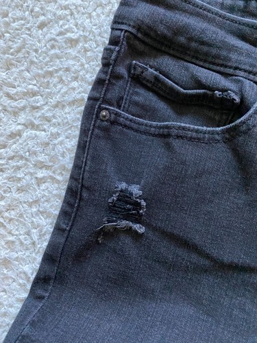 Pantalones de mezclilla ajustados rasgados Levi's 711 para mujer color carbón talla 30 (30 x 30) - Imagen 8 de 12