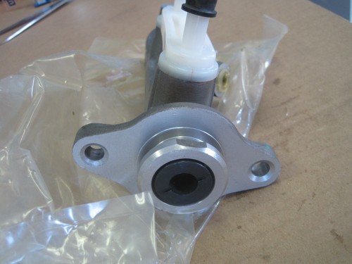 Wearever/Cardone 11-2996 Brake Master Cylinder for '99-'00 Lexus RX300 NOS - Picture 3 of 9
