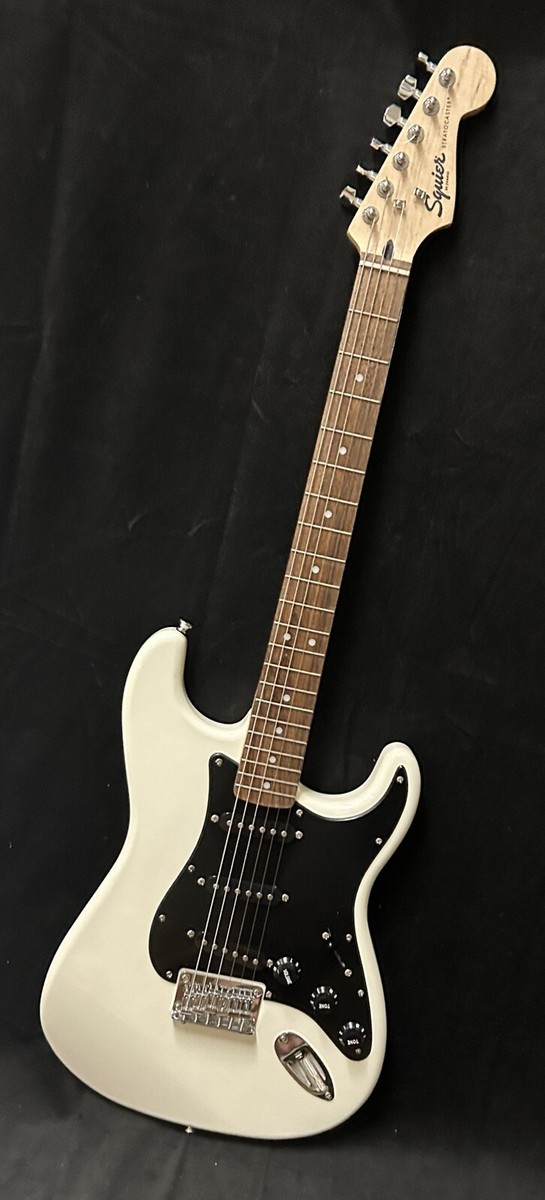 Squier Stratocaster 2002年製 ホワイトカラー Squier Stratocaster 2002年製 ホワイトカラー - メルカリ