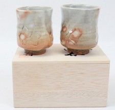 Signed Japanese Hagi Pottery Yunomi Tea Cup Set 2 w/ Wooden Box