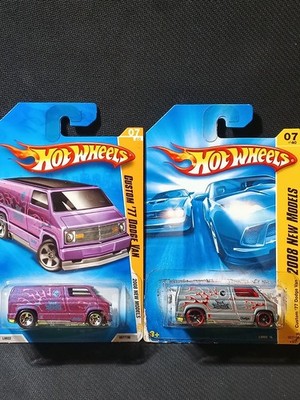 HOT WHEELS 2008 T/H NEW MODELS CUSTOM '77 DODGE VAN - LOT OF 2 DIFFERENT