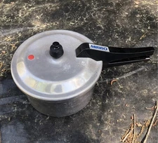 VTG USA Mirro-Matic Aluminum Pressure Cooker 4-Quart Model M-0534-11 W/Weight