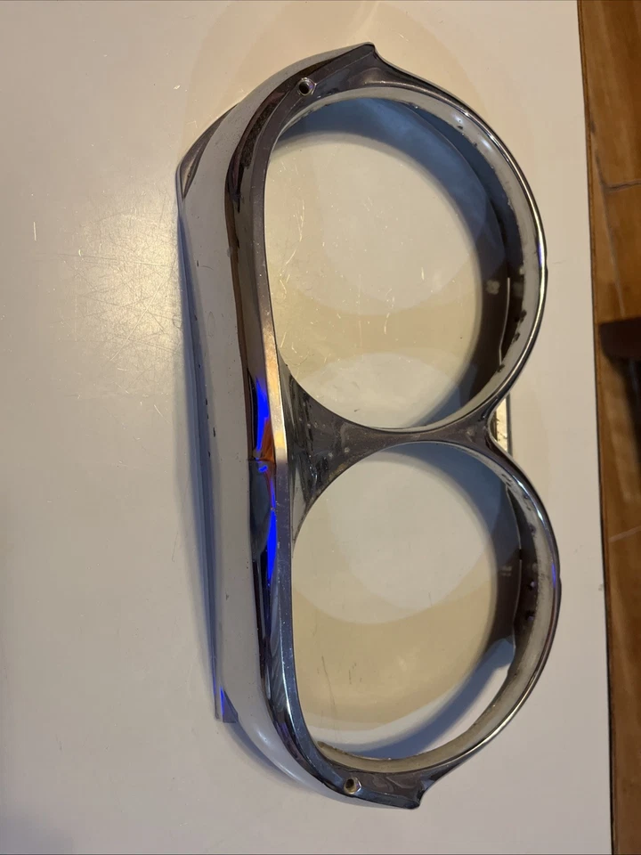 (1) Оригинальный б/у ободок фары со стороны водителя для Pontiac Grand Prix Bonneville 1962 года выпуска. - Изображение 2 из 4