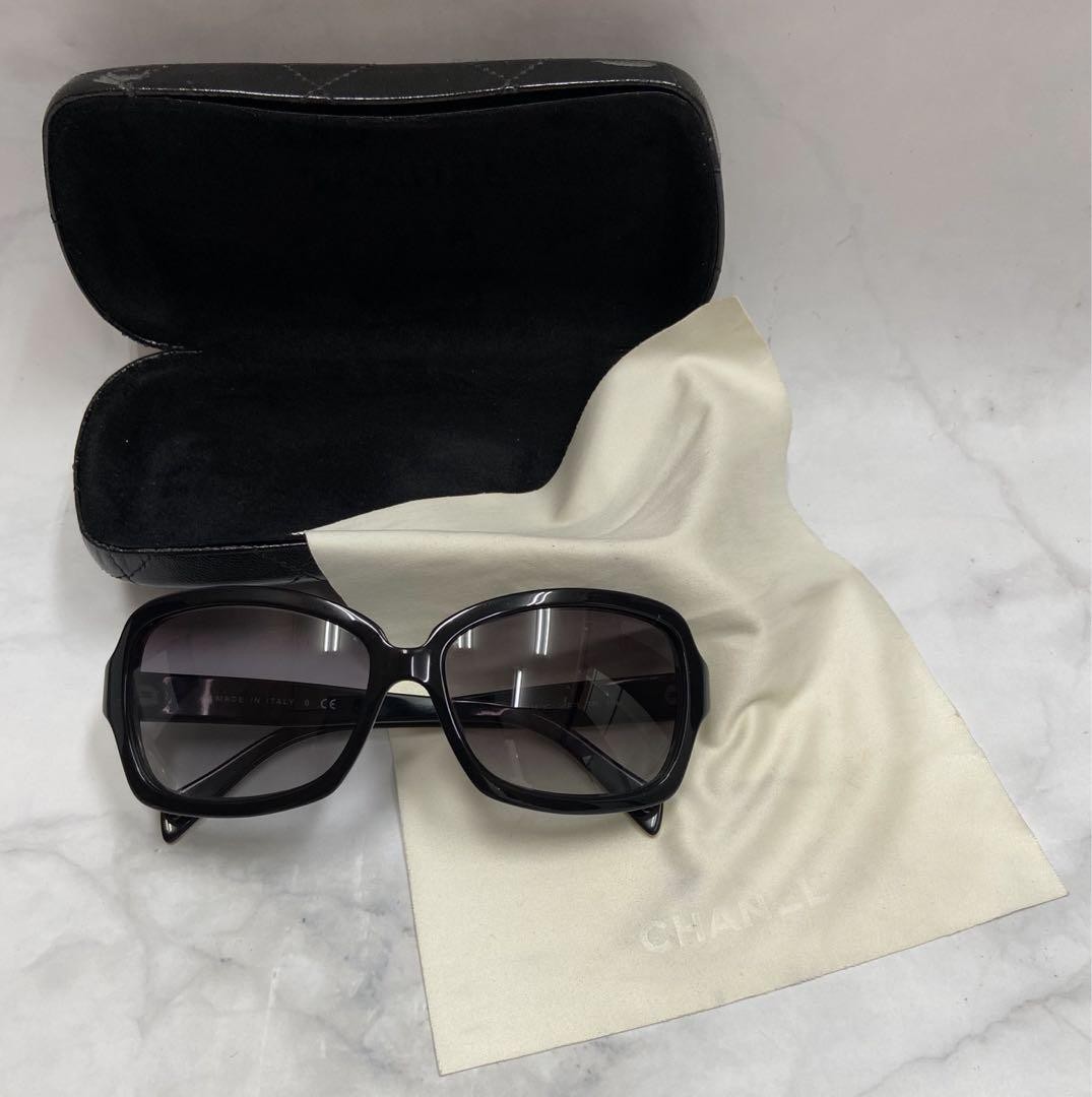 CHANEL black sunglasses with protective case