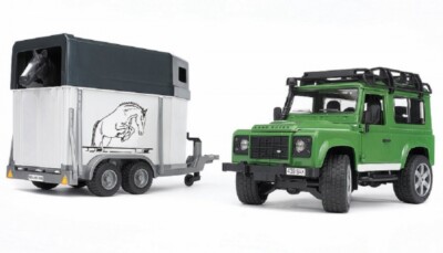 Bruder Land Rover Defender mit Pferdeanhänger inkl. 1 Pferd 02592