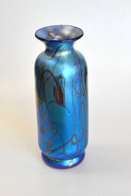 Blue Luster Vase With  Red Hearts and  Threading Design. Saul Alcaraz