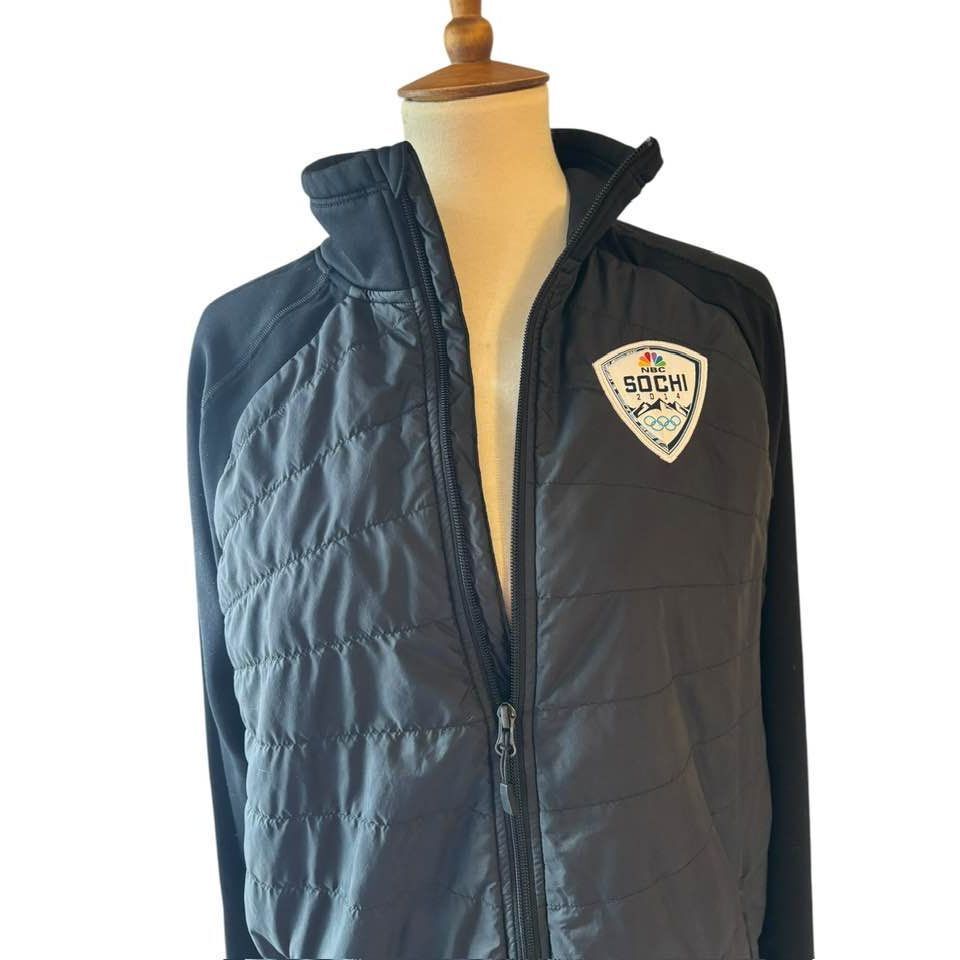 SACAI X NIKE Giacca trapuntata Nike NBC Sochi 2014 Olimpiadi invernali merchandise ufficiale large