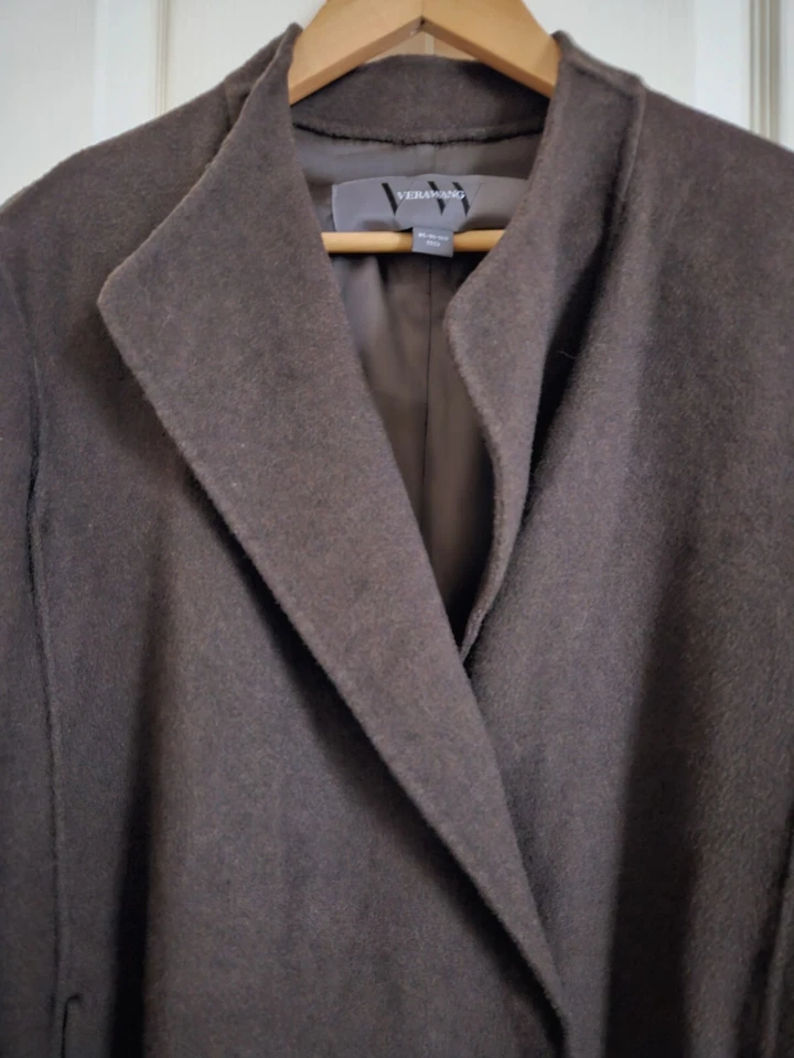 Abrigo mujer Vera Wang caqui con cinturón talla mediana Foto 3 de 4