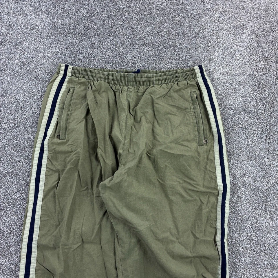 Pantalones deportivos vintage con borde plateado para hombre M verde oliva forrados con cremallera al tobillo a rayas elegantes Foto 2 de 4