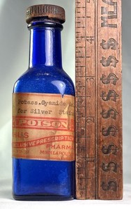 VTG COBALT BLUE BOTTLE LABELED POISON DAHLS PHARMACY MINNEAPOLIS MINN 1920S ORIG