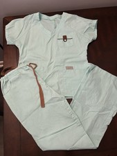 Woman  s Izzy Scrub Set Medical Uniform V-Neck