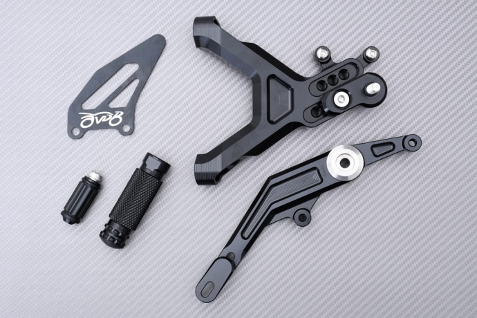 Commandes reculées AVDB noir BMW S1000RR 2025 pour pilotage sur circuit