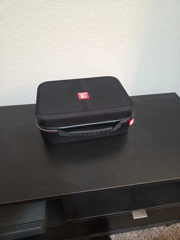 Nintendo Switch Game Deluxe Traveler System Estuche de Transporte Negro RDS Industries Foto 3 de 4