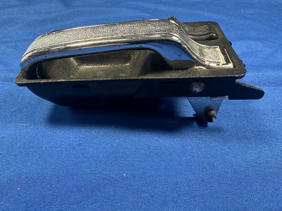 JEEP Cherokee XJ Comanche MJ 1984-1996 Passenger Side Interior Door Handle - Image 2 of 4
