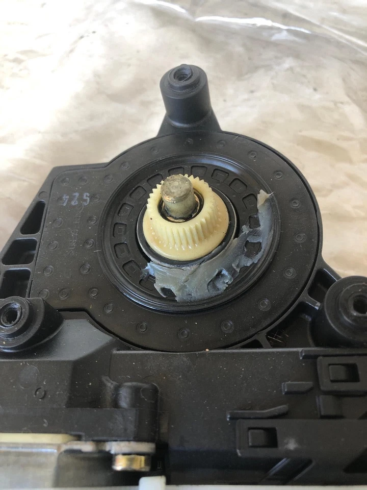 1999 - 2001 VOLKSWAGEN PASSAT переднее стекло мотор пассажирский правый RH седан - Изображение 3 из 4