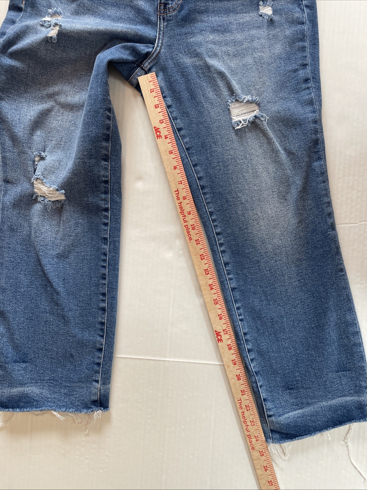 JAG Jeans Carter Girlfriend Raw Hem  Distressed Women’s Size 12/31 Med Wash