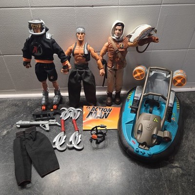Action Man Konvolut 3 Figuren + Hovercraft Hydro Jet + Zubehör + Flyer/Poster