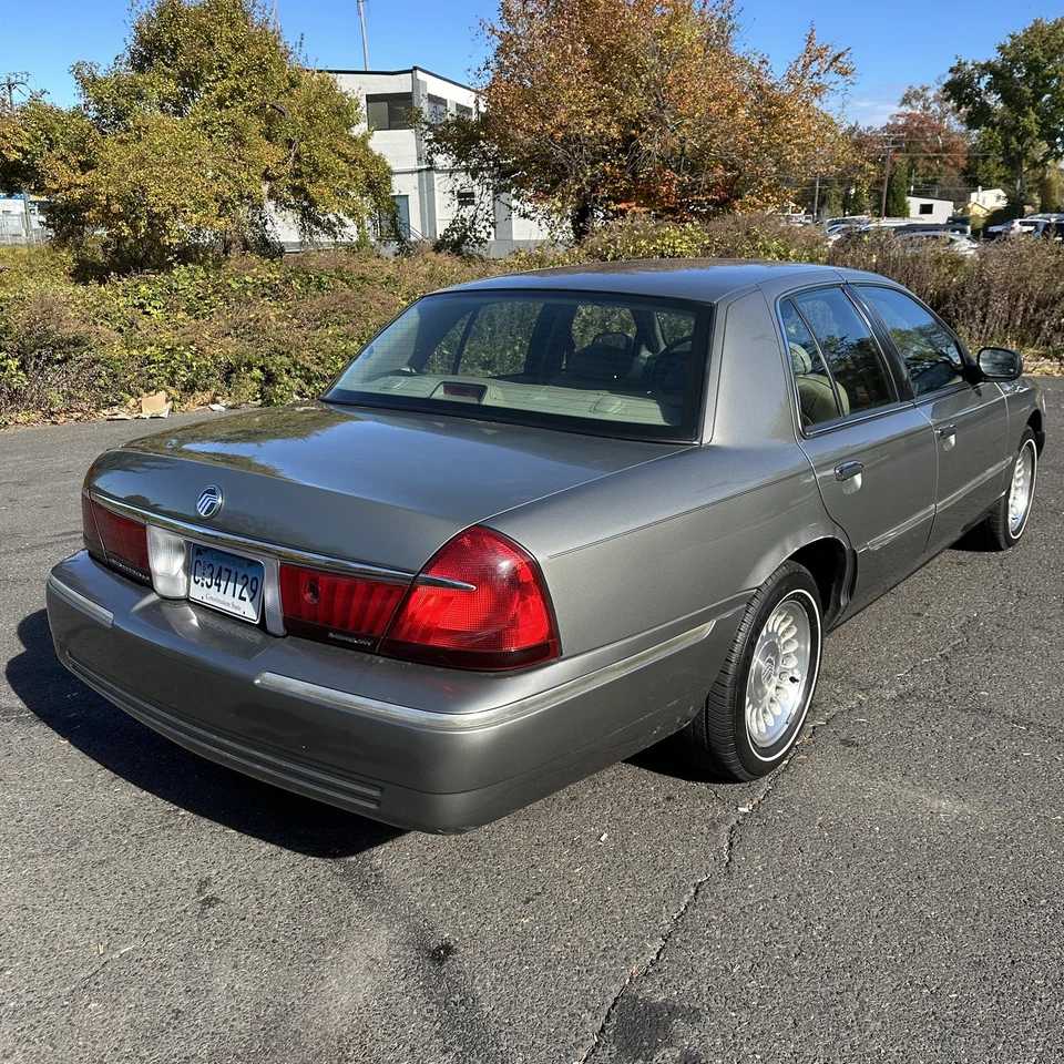 Mercury Grand Marquis LS 2000 ¡solo 30 k millas Carfax limpio para no fumadores! Foto 3 de 4