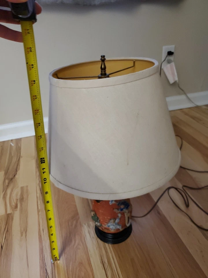 Antigua lámpara japonesa de cerámica Sumida Gawa con distintivas figuras aplicadas rara Foto 2 de 4